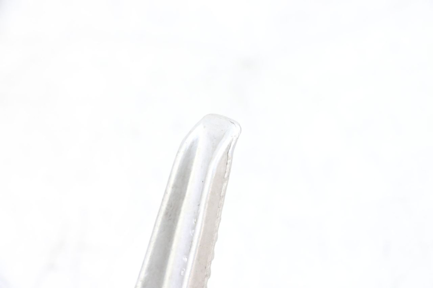 photo de PODNÓŻEK TYLNY PRAWY SUZUKI GSXR GSX-R 1000 (2003 - 2004) - Szczegół części