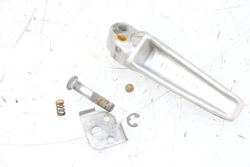 photo de PODNÓŻEK TYLNY PRAWY SUZUKI GSXR GSX-R 1000 (2003 - 2004) - Zbliżenie techniczne