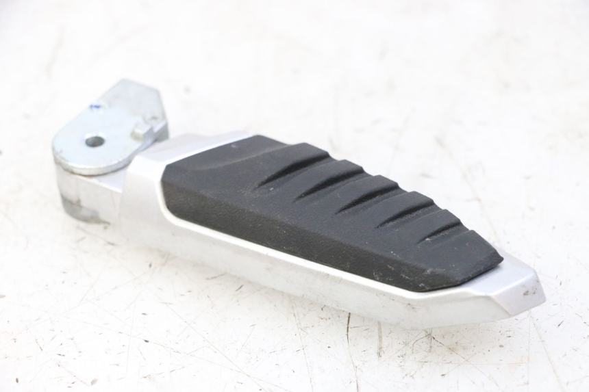 photo de PODNÓŻEK TYLNY PRAWY SYM JOYMAX 125 (2010 - 2017) - Widok ogólny