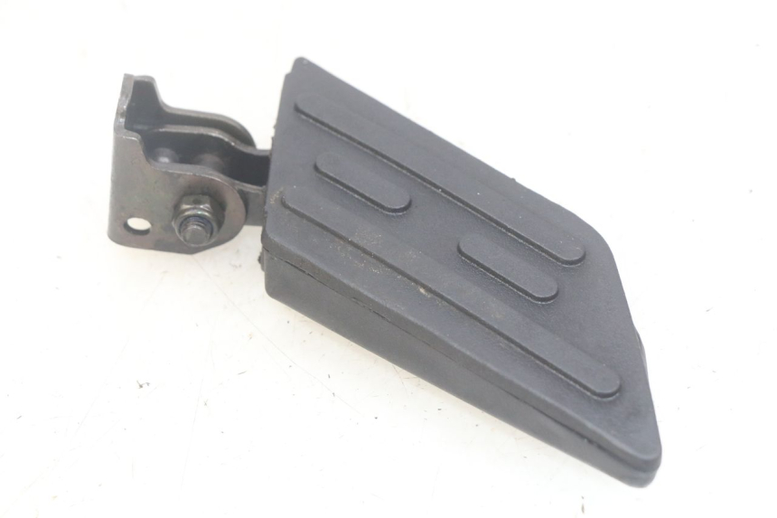 photo de PODNÓŻEK TYLNY PRAWY PEUGEOT KISBEE 2T 50 (2010 - 2017) - Inny kąt widzenia