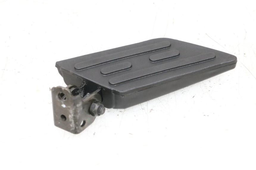 photo de PODNÓŻEK TYLNY PRAWY PEUGEOT KISBEE 2T 50 (2010 - 2017) - Stan powierzchni