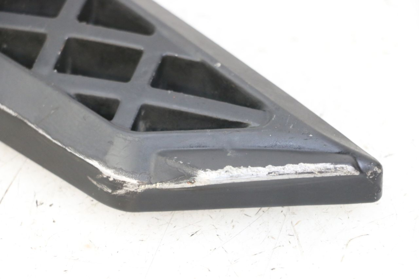 photo de PODNÓŻEK TYLNY PRAWY PEUGEOT KISBEE 4T 50 (2018 - 2022) - Szczegół części