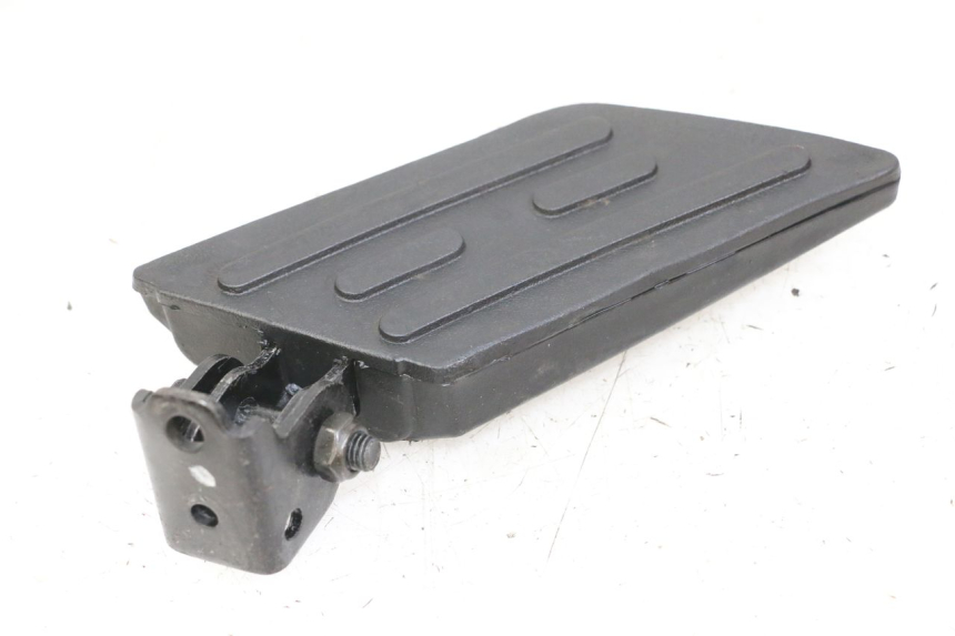 photo de PODNÓŻEK TYLNY PRAWY PEUGEOT KISBEE 4T 50 (2010 - 2017) - Widok główny