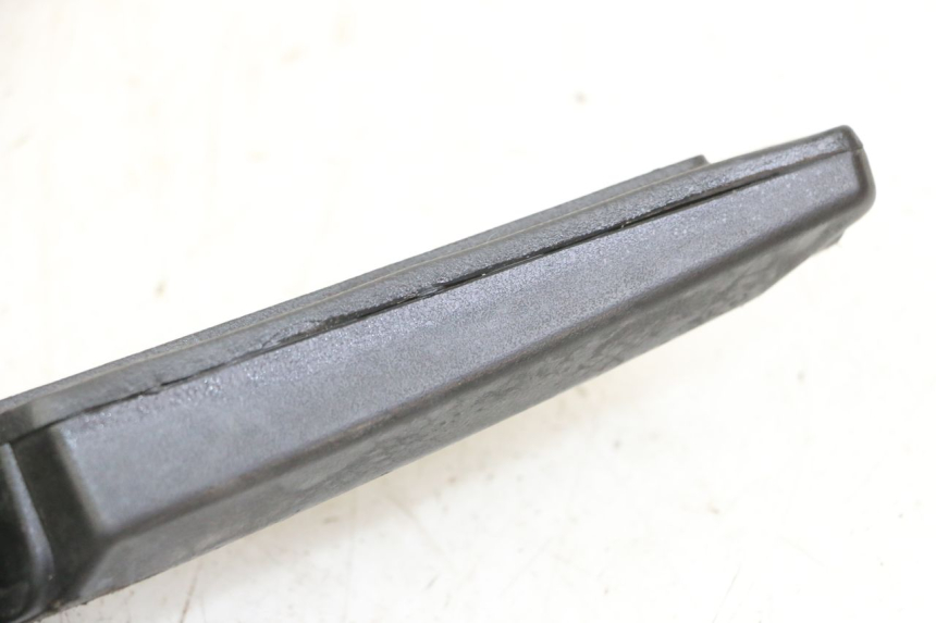 photo de PODNÓŻEK TYLNY PRAWY PEUGEOT KISBEE 4T 50 (2010 - 2017) - Zoom stanu zużycia