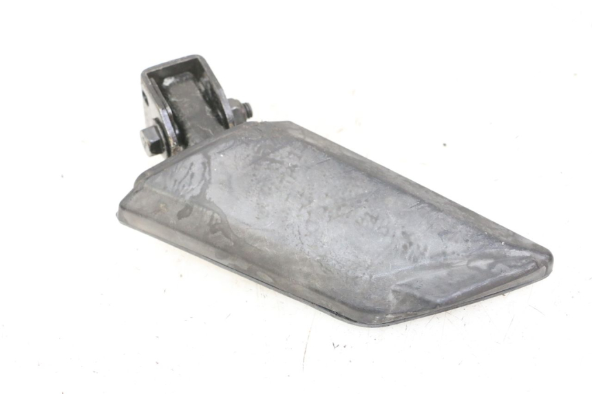 photo de PODNÓŻEK TYLNY PRAWY PEUGEOT KISBEE 4T 50 (2010 - 2017) - Zbliżenie techniczne