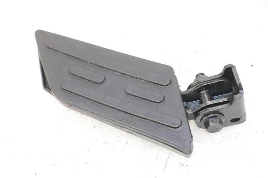 photo de PODNÓŻEK TYLNY PRAWY PEUGEOT KISBEE 4T 50 (2010 - 2017) - Punkty mocowania