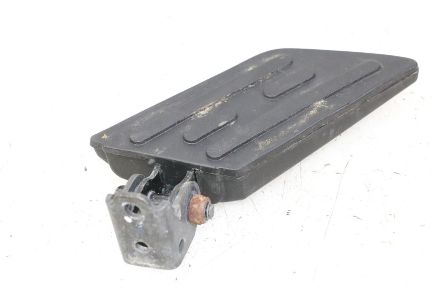 photo de PODNÓŻEK TYLNY PRAWY PEUGEOT KISBEE 4T 50 (2018 - 2022) - Szczegół części