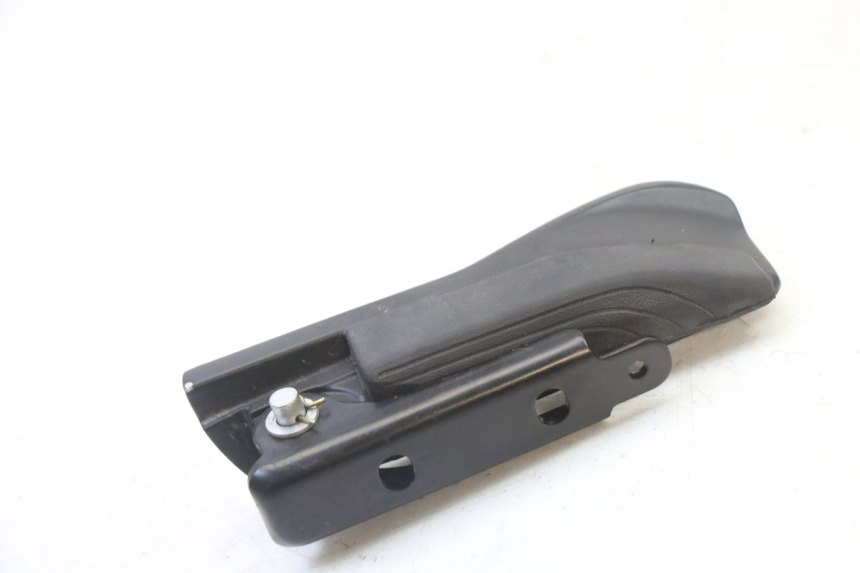 photo de PODNÓŻEK TYLNY PRAWY PIAGGIO MP3 HPE 310 (2024 - 2025) - Inny kąt widzenia