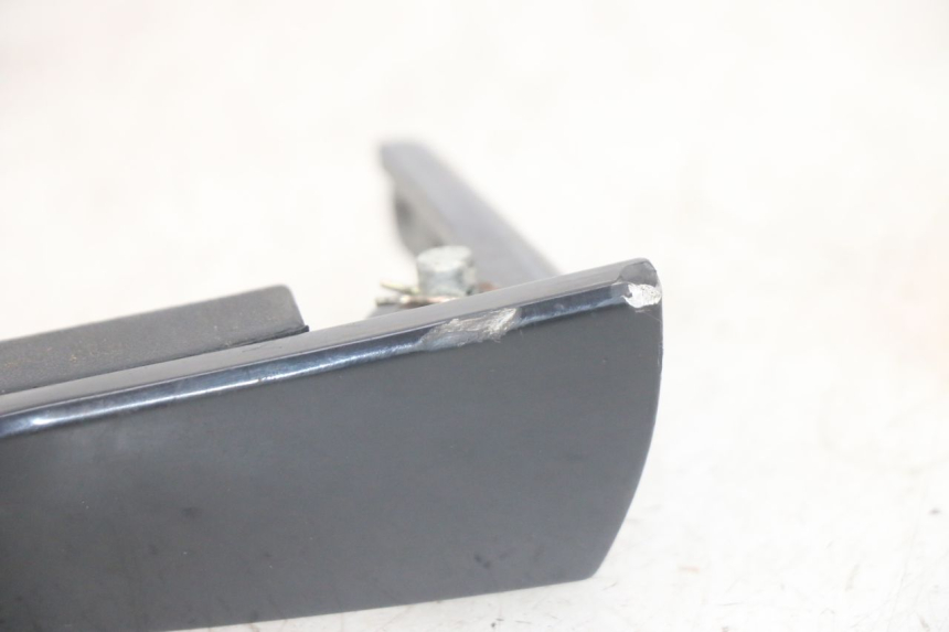 photo de PODNÓŻEK TYLNY PRAWY PIAGGIO MP3 HPE 300 (2019 - 2026) - Inny kąt widzenia