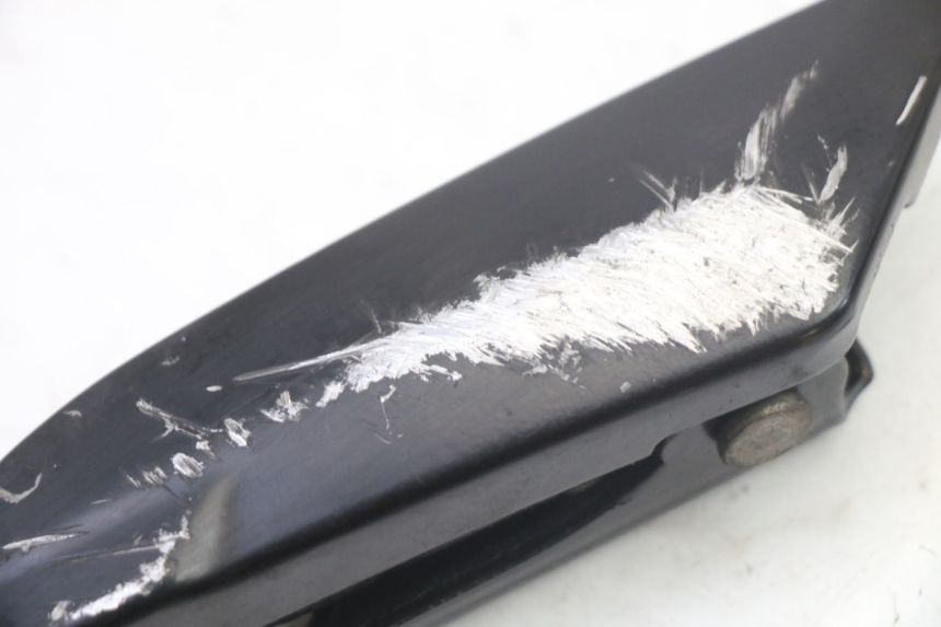 photo de PODNÓŻEK TYLNY PRAWY PIAGGIO NEW TYPHOON 50 (2018 - 2021) - Zbliżenie techniczne