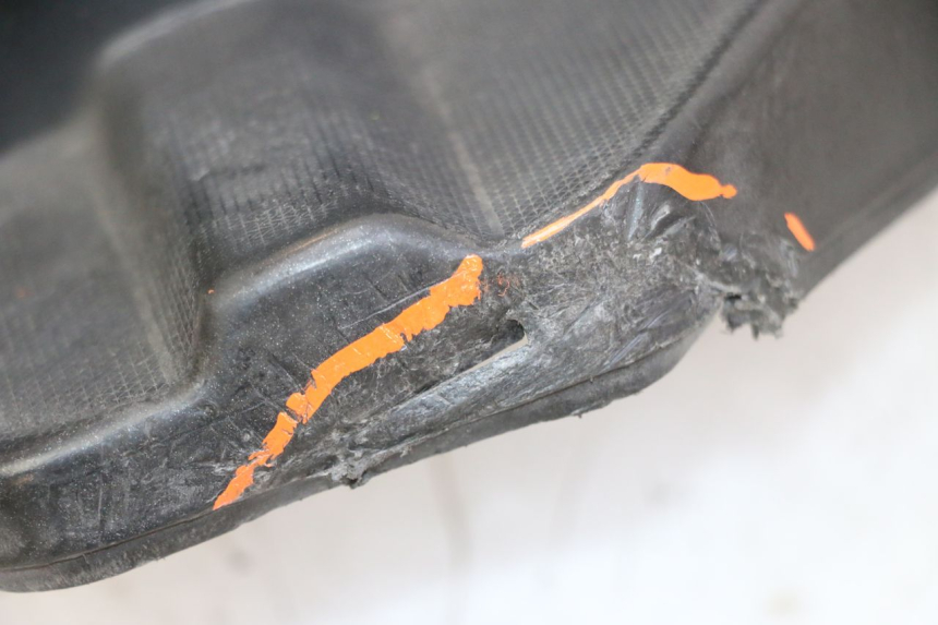 photo de PODNÓŻEK TYLNY PRAWY PIAGGIO NEW TYPHOON 50 (2010 - 2017) - Zoom stanu zużycia