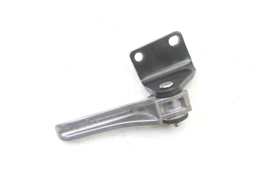 photo de PODNÓŻEK TYLNY PRAWY PIAGGIO NRG POWER PUREJET 50 (2018 - 2021) - Zbliżenie techniczne