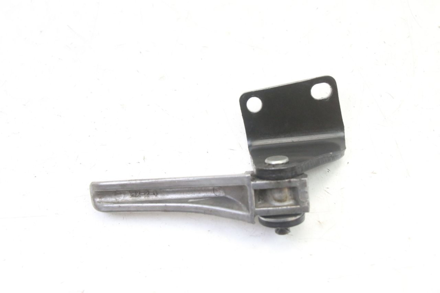 photo de PODNÓŻEK TYLNY PRAWY PIAGGIO NRG POWER PUREJET 50 (2018 - 2021) - Zbliżenie techniczne