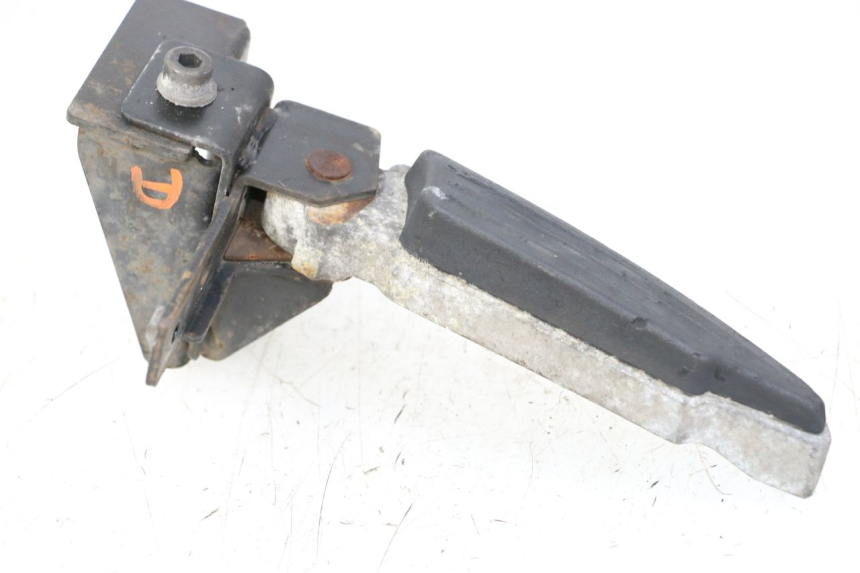 photo de PODNÓŻEK TYLNY PRAWY PEUGEOT SATELIS 125 (2013 - 2018) - Szczegół części