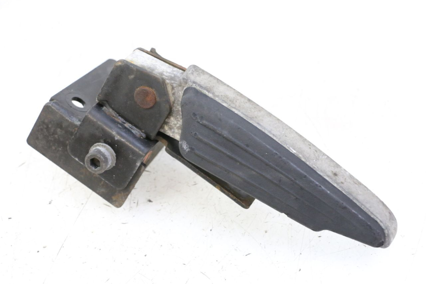 photo de PODNÓŻEK TYLNY PRAWY PEUGEOT SATELIS 125 (2013 - 2018) - Zoom stanu zużycia