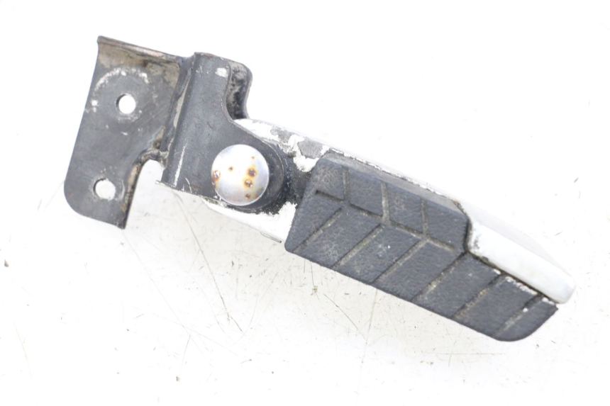 photo de PODNÓŻEK TYLNY PRAWY DAELIM S3 125 (2010 - 2017) - Widok główny