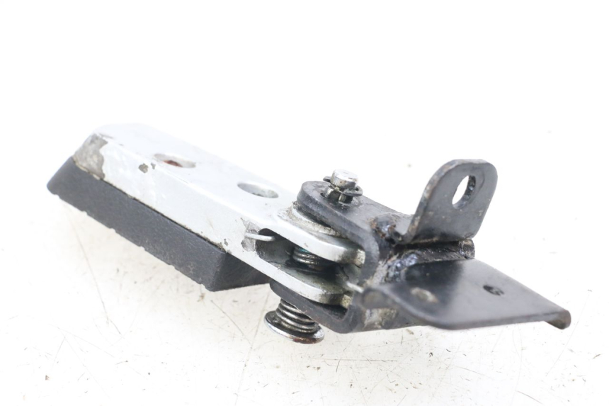 photo de PODNÓŻEK TYLNY PRAWY DAELIM S3 125 (2010 - 2017) - Zoom stanu zużycia