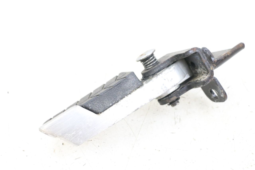 photo de PODNÓŻEK TYLNY PRAWY DAELIM S3 125 (2010 - 2017) - Zbliżenie techniczne