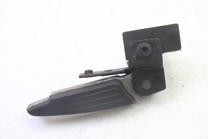 photo de PODNÓŻEK TYLNY PRAWY PEUGEOT SATELIS 125 (2013 - 2018) - Zbliżenie techniczne