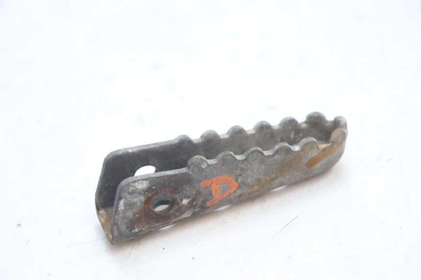 photo de PODNÓŻEK TYLNY PRAWY DERBI SENDA 50 (2003 - 2005) - Widok główny