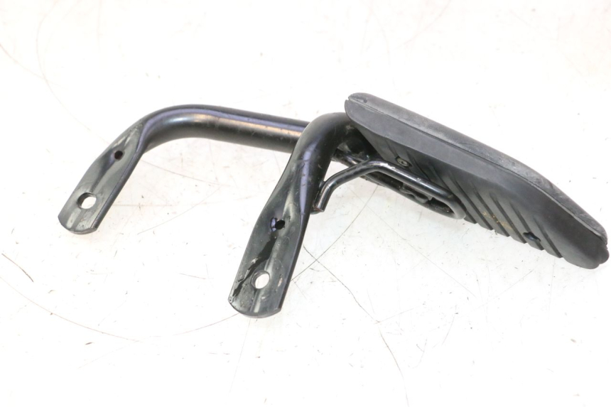 photo de PODNÓŻEK TYLNY PRAWY HONDA SH 125 (2001 - 2003) - Inny kąt widzenia