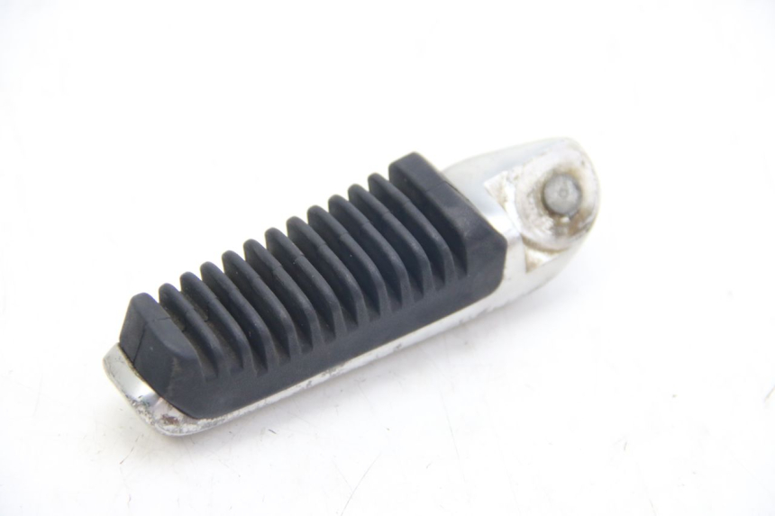 photo de PODNÓŻEK TYLNY PRAWY SUZUKI SIXTEEN 125 (2008 - 2010) - Widok główny