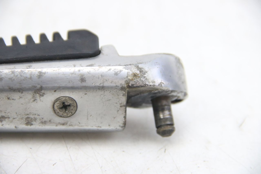 photo de PODNÓŻEK TYLNY PRAWY SUZUKI SIXTEEN 125 (2008 - 2010) - Część sprawdzona