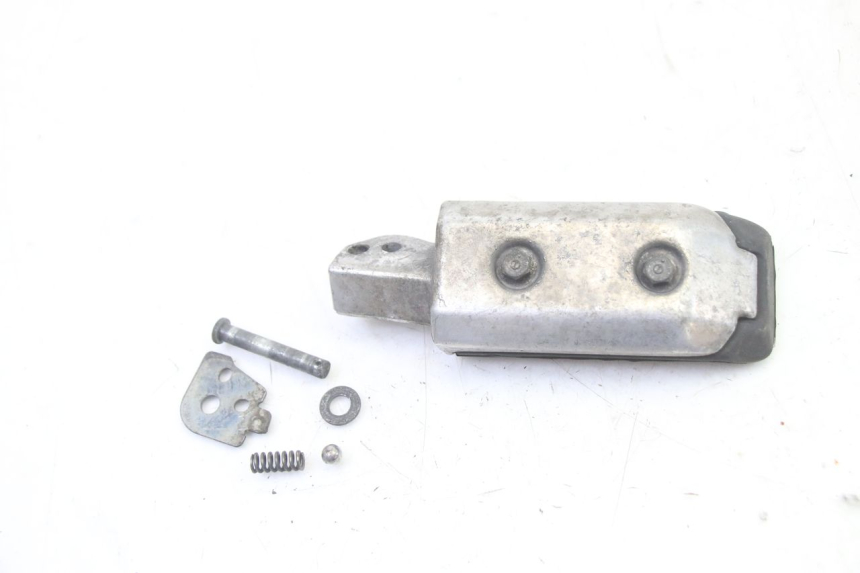 photo de PODNÓŻEK TYLNY PRAWY HONDA ST PAN EUROPEAN 1300 (2002 - 2013) - Inny kąt widzenia