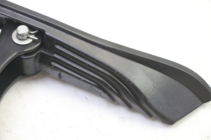 photo de PODNÓŻEK TYLNY PRAWY APRILIA SXR 50 (2021 - 2023) - Szczegół części