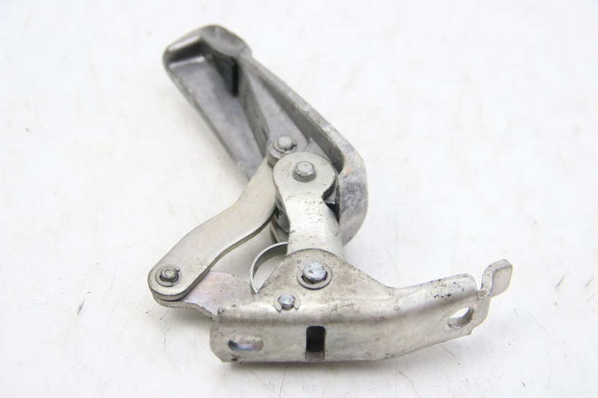 photo de PODNÓŻEK TYLNY PRAWY PIAGGIO VESPA GTS SUPER IE 125 (2009 - 2016) - Szczegół części