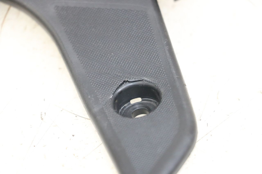 photo de PODNÓŻEK TYLNY PRAWY PIAGGIO VESPA PRIMAVERA 4T 50 (2021 - 2024) - Szczegół części