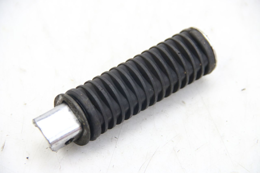 photo de PODNÓŻEK TYLNY PRAWY HONDA VT C SHADOW 125 (1999 - 2007) - Szczegół części