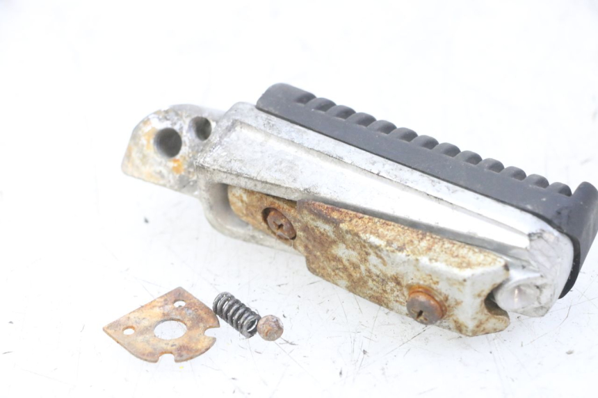 photo de PODNÓŻEK TYLNY PRAWY YAMAHA XJ6 ABS 600 (2008 - 2016) - Zoom stanu zużycia