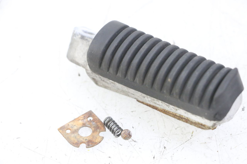 photo de PODNÓŻEK TYLNY PRAWY YAMAHA XJ6 ABS 600 (2008 - 2016) - Zbliżenie techniczne