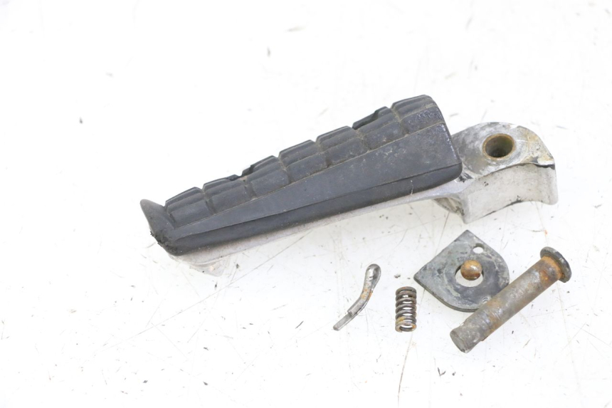 photo de PODNÓŻEK TYLNY PRAWY YAMAHA XJN DIVERSION 600 (2000 - 2003) - Zoom stanu zużycia