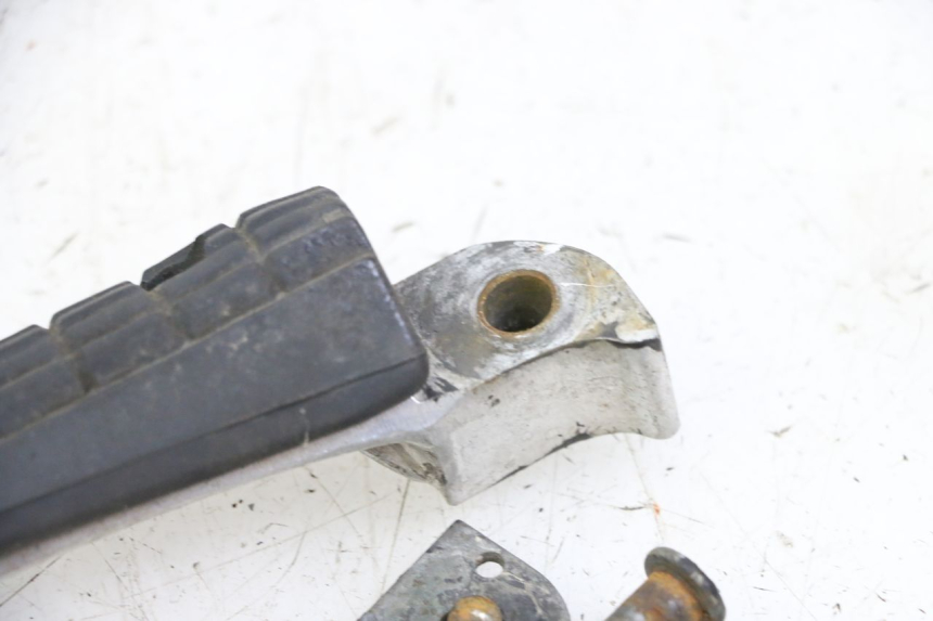 photo de PODNÓŻEK TYLNY PRAWY YAMAHA XJN DIVERSION 600 (2000 - 2003) - Inny kąt widzenia