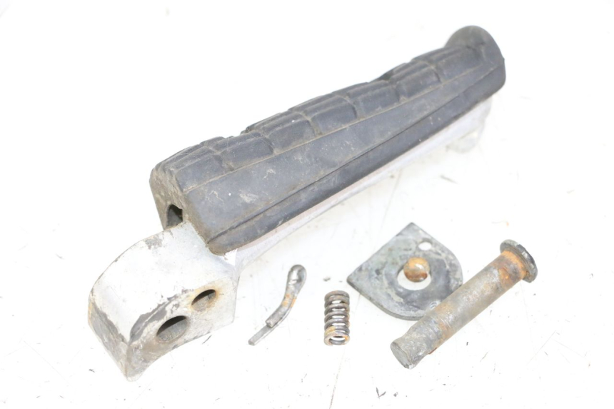 photo de PODNÓŻEK TYLNY PRAWY YAMAHA XJN DIVERSION 600 (2000 - 2003) - Zbliżenie techniczne