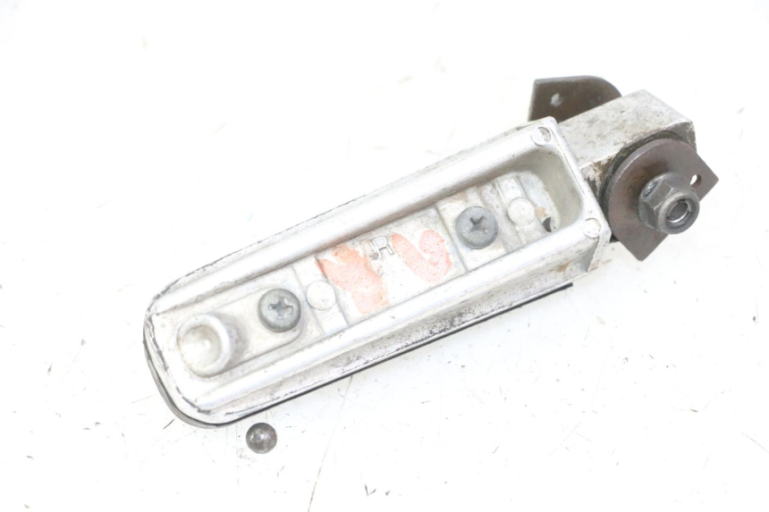 photo de PODNÓŻEK TYLNY PRAWY YAMAHA FZS FAZER 600 (2001 - 2003) - Widok ogólny