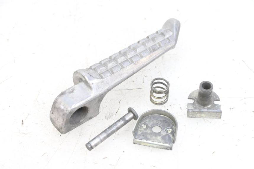 photo de PODNÓŻEK TYLNY PRAWY KAWASAKI ZR 7 750 (1999 - 2004) - Inny kąt widzenia