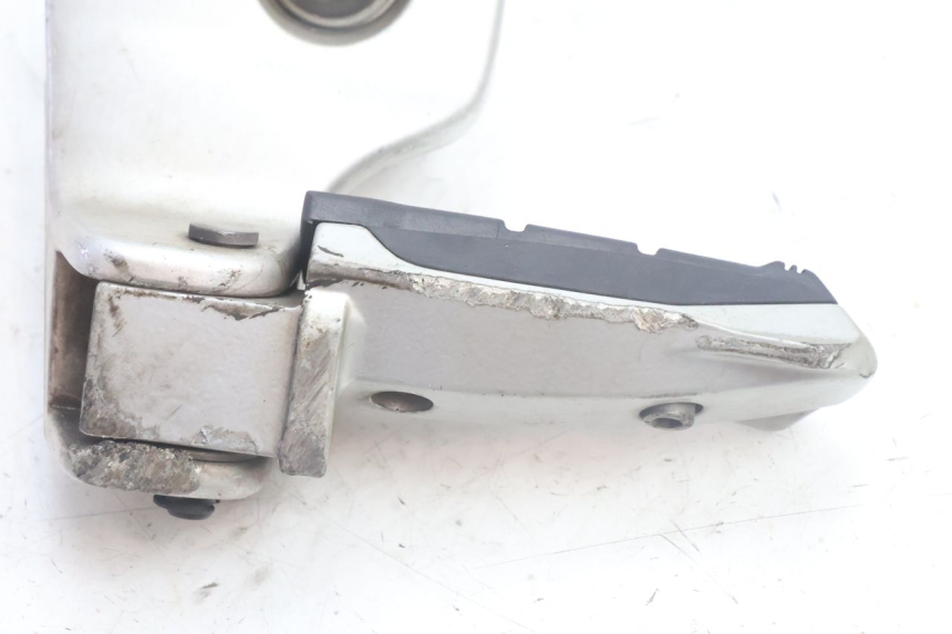 photo de PODNÓŻEK TYLNY LEWY BMW C1 125 (2000 - 2003) - Zbliżenie techniczne