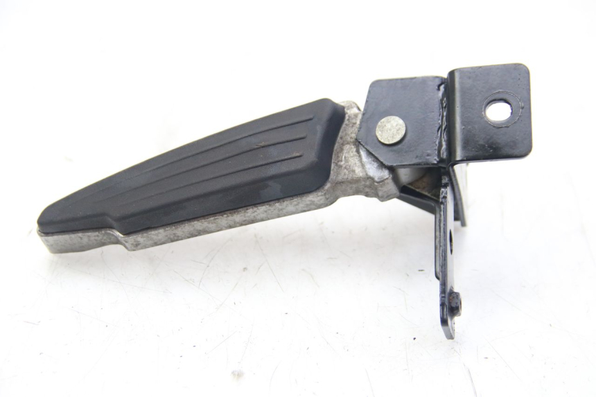 photo de PODNÓŻEK TYLNY LEWY PEUGEOT CITYSTAR AIR 125 (2014 - 2017) - Inny kąt widzenia