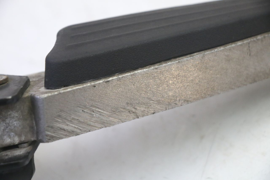 photo de PODNÓŻEK TYLNY LEWY PEUGEOT CITYSTAR 50 (2013 - 2017) - Szczegół części