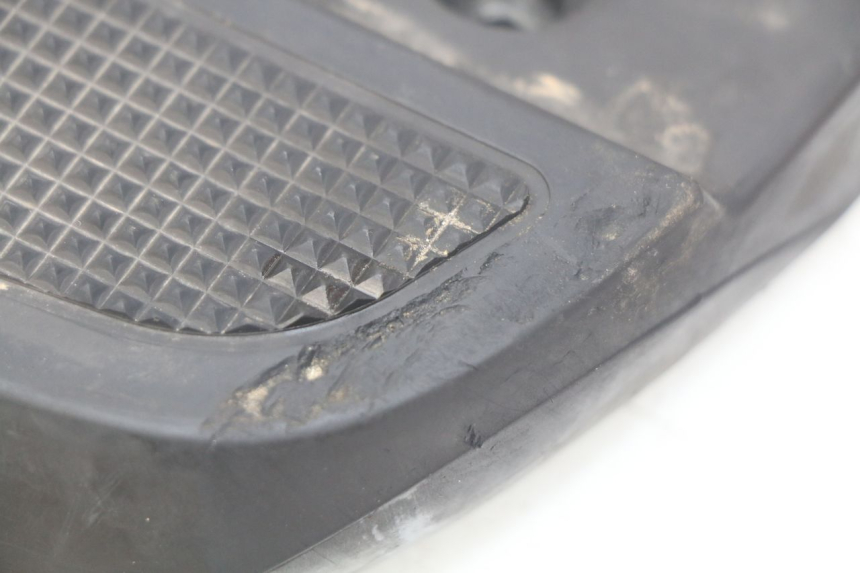 photo de PODNÓŻEK TYLNY LEWY HONDA FES PANTHEON 2T 125 (1998 - 2002) - Szczegół części