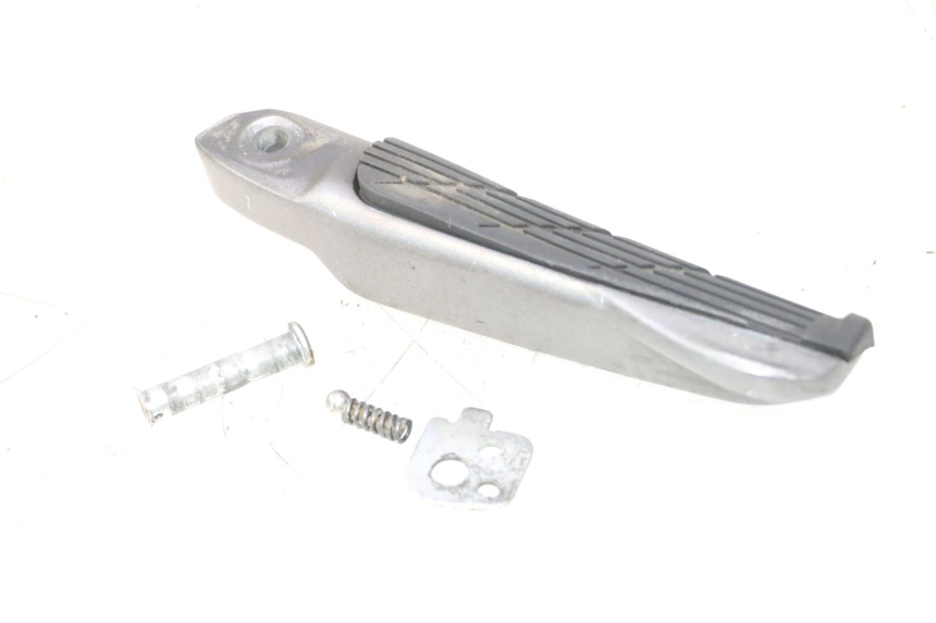 photo de LEWY TYLNY PODNÓŻEK HONDA FJS SILVER WING SILVERWING 400 (2005 - 2008) - Zbliżenie techniczne