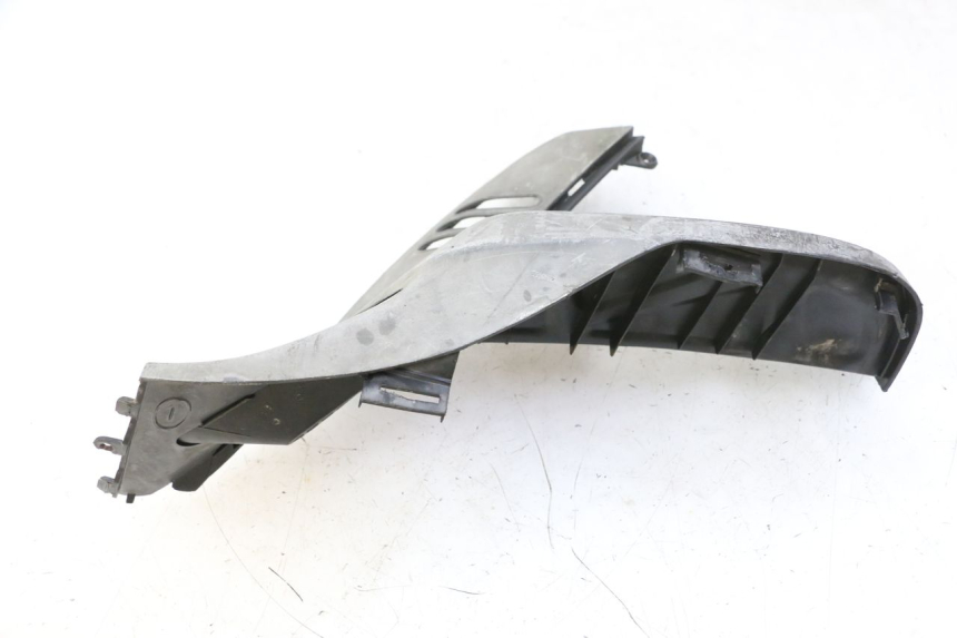 photo de PODNÓŻEK TYLNY LEWY KYMCO GRAND DINK 125 (2008 - 2014) - Zbliżenie techniczne