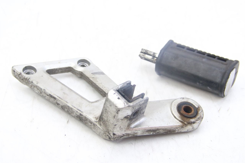 photo de PODNÓŻEK TYLNY LEWY SUZUKI GSX-F GSX  F 1100 (1988 - 1994) - Widok główny