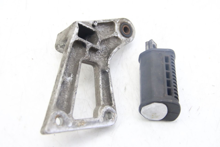 photo de PODNÓŻEK TYLNY LEWY SUZUKI GSX-F GSX  F 1100 (1988 - 1994) - Zoom stanu zużycia