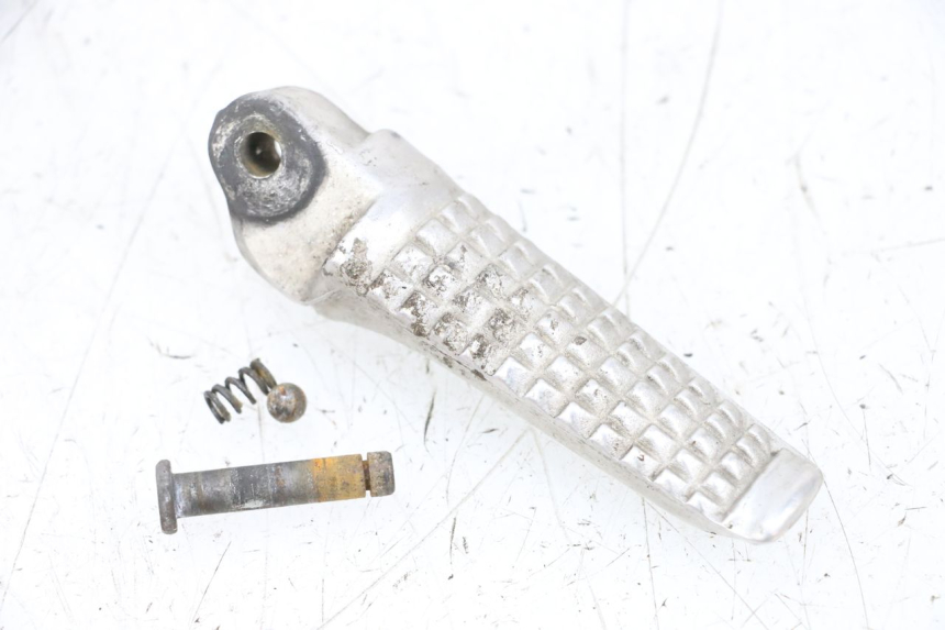 photo de PODNÓŻEK TYLNY LEWY SUZUKI GSXR GSX-R 1000 (2003 - 2004) - Widok główny