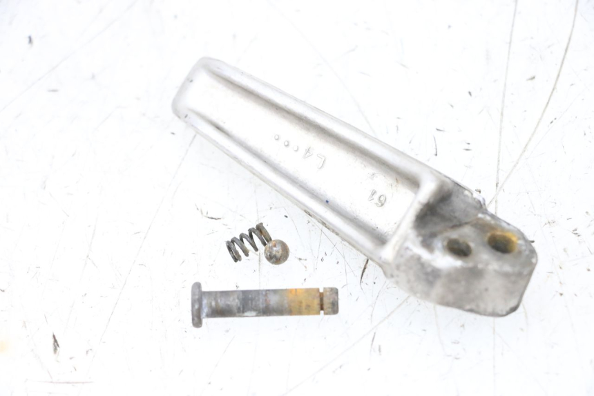 photo de PODNÓŻEK TYLNY LEWY SUZUKI GSXR GSX-R 1000 (2003 - 2004) - Szczegół części