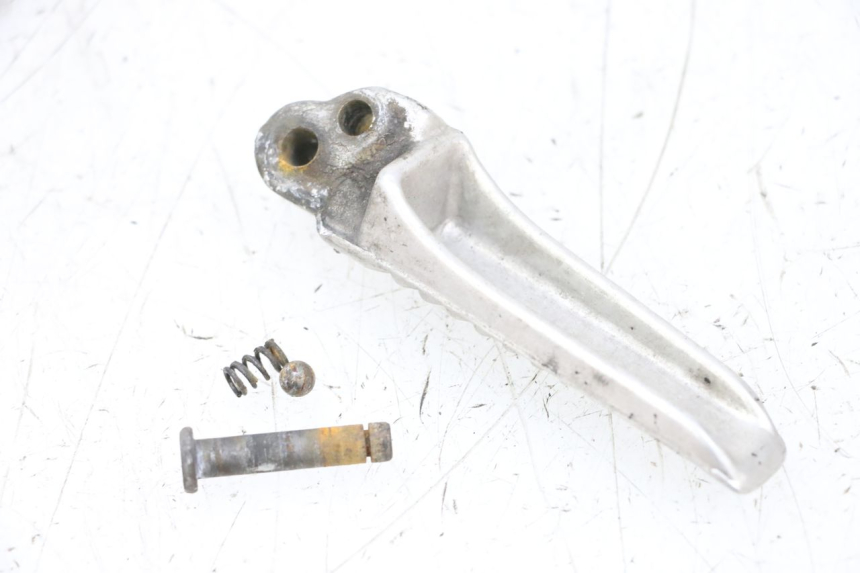 photo de PODNÓŻEK TYLNY LEWY SUZUKI GSXR GSX-R 1000 (2003 - 2004) - Zoom stanu zużycia